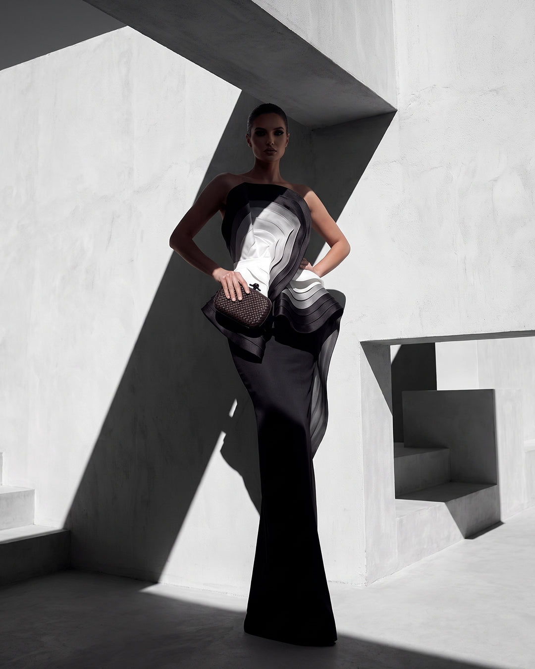 NOIR SCULPTURAL OMBRÉ COLUMN GOWN