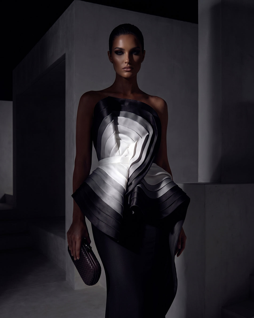 NOIR SCULPTURAL OMBRÉ COLUMN GOWN