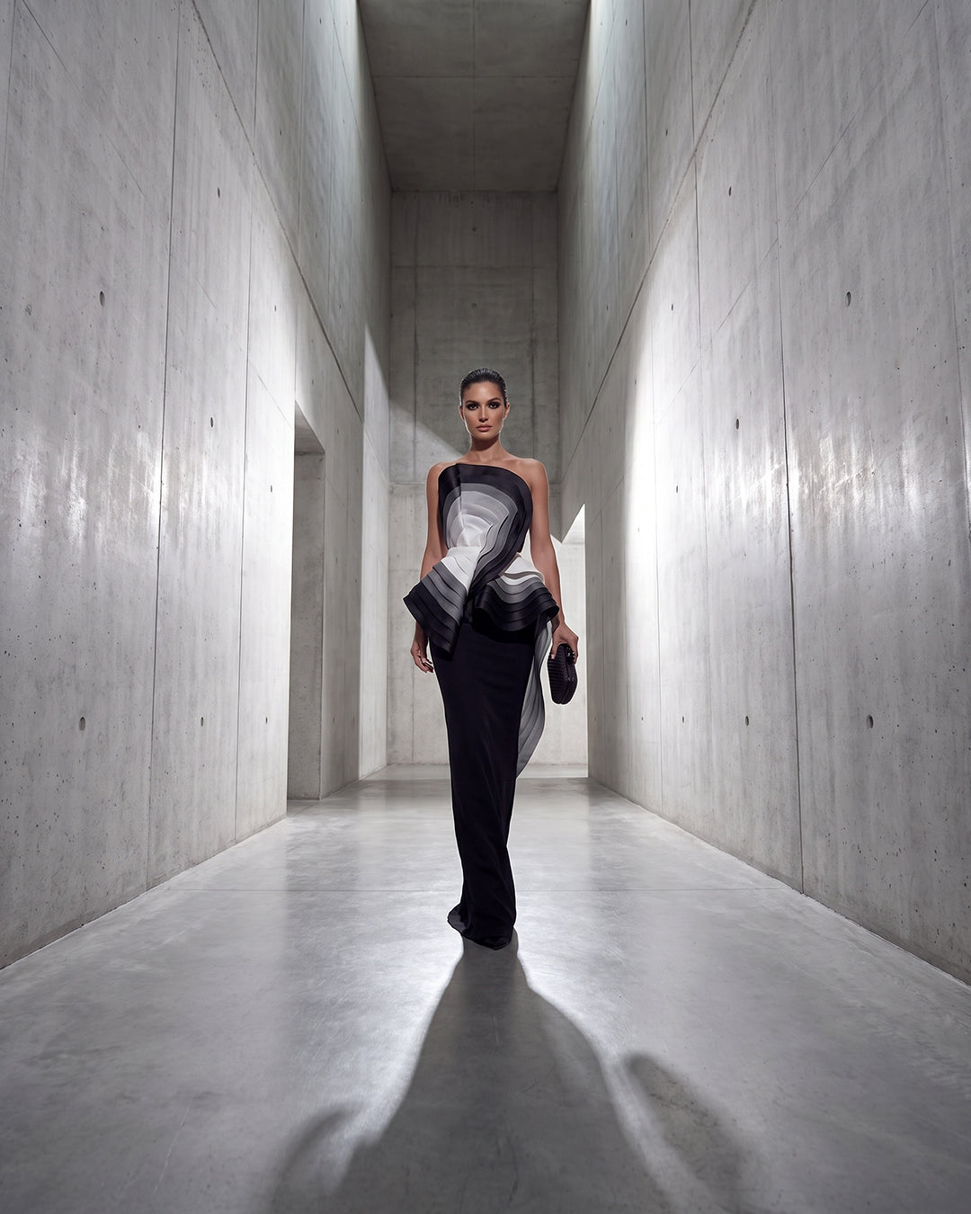 NOIR SCULPTURAL OMBRÉ COLUMN GOWN